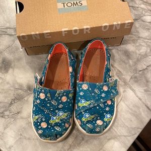 Toms Toddler Glow-in-the-Dark Slip-on Sneakers {size 6}